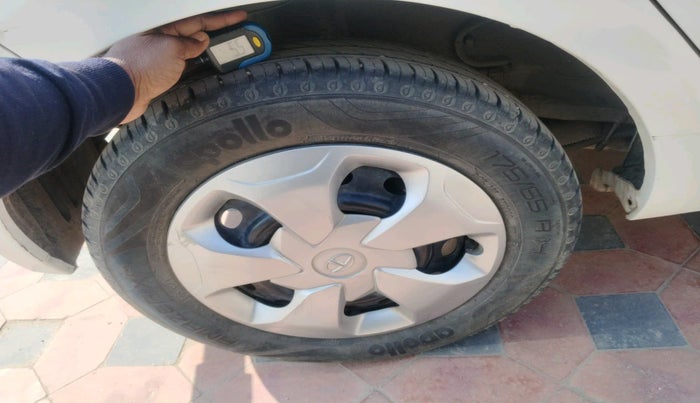 2021 Tata Tiago XT PETROL, Petrol, Manual, 20,940 km, tyre