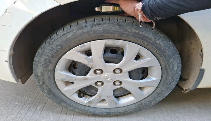 2016 Hyundai Grand i10 SPORTZ 1.1 CRDI, Diesel, Manual, 1,00,851 km, tyre