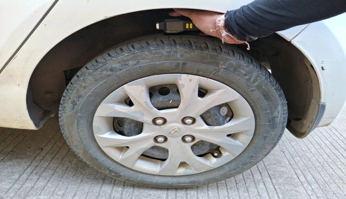 2016 Hyundai Grand i10 SPORTZ 1.1 CRDI, Diesel, Manual, 1,00,851 km, tyre