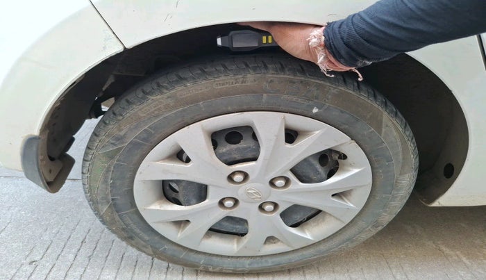 2016 Hyundai Grand i10 SPORTZ 1.1 CRDI, Diesel, Manual, 1,00,851 km, tyre