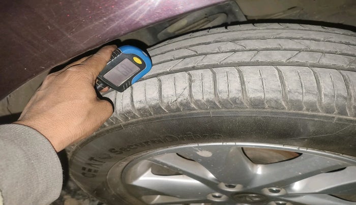 2018 Toyota Innova Crysta 2.4 VX 7 STR, Diesel, Manual, 80,707 km, tyre