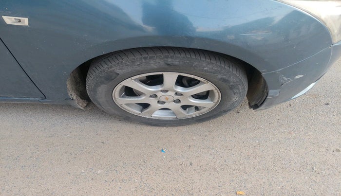 2011 Chevrolet Cruze LTZ, Diesel, Manual, 1,29,077 km, tyre