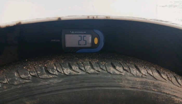 2014 Hyundai Eon D-LITE+, Petrol, Manual, 30,089 km, tyre