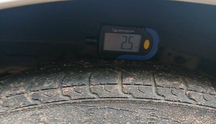 2014 Hyundai Eon D-LITE+, Petrol, Manual, 30,089 km, tyre