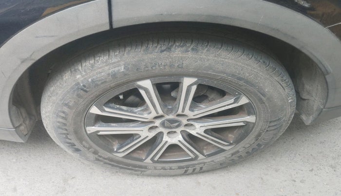 2022 Mahindra XUV700 AX 7 D AT 7 STR, Diesel, Automatic, 37,361 km, tyre