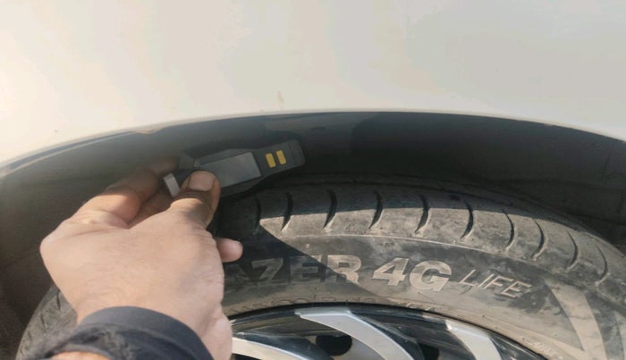 2011 Maruti Wagon R 1.0 LXI CNG, Petrol, Manual, 2,61,751 km, tyre