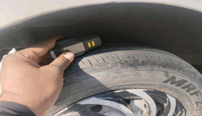 2011 Maruti Wagon R 1.0 LXI CNG, Petrol, Manual, 2,61,751 km, tyre