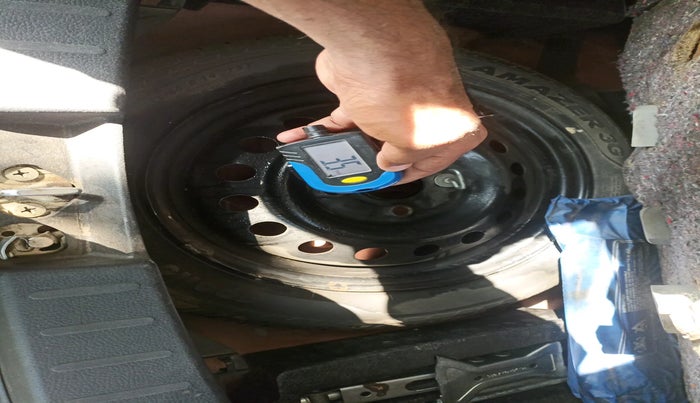 2015 Maruti Wagon R 1.0 VXI, Petrol, Manual, 1,30,880 km, tyre