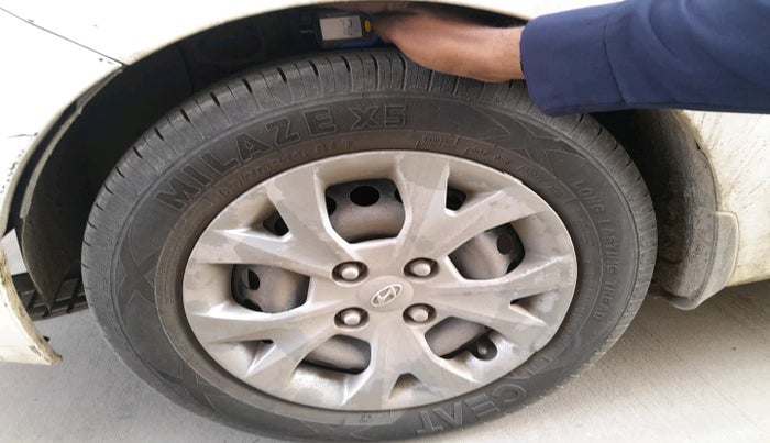 2014 Hyundai Grand i10 MAGNA 1.1 CRDI, Diesel, Manual, 1,22,561 km, tyre