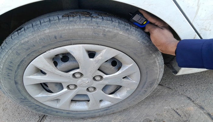 2014 Hyundai Grand i10 MAGNA 1.1 CRDI, Diesel, Manual, 1,22,561 km, tyre