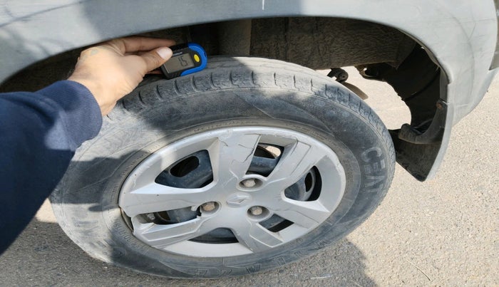 2016 Renault Kwid RXT 0.8, Petrol, Manual, 68,448 km, tyre