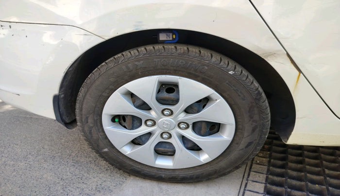 2014 Hyundai Xcent S 1.2, Petrol, Manual, 30,646 km, tyre