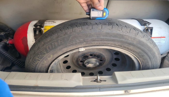 2015 Maruti Celerio VXI CNG, Petrol, Manual, 1,82,590 km, tyre