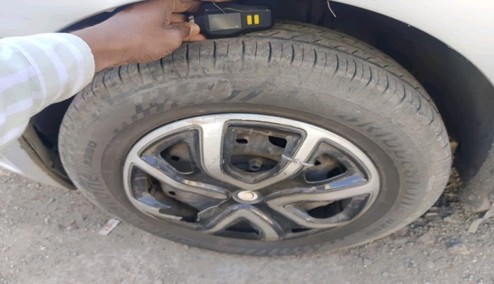 2011 Skoda Rapid ELEGANCE 1.6 TDI CR MT, Diesel, Manual, 1,53,538 km, tyre