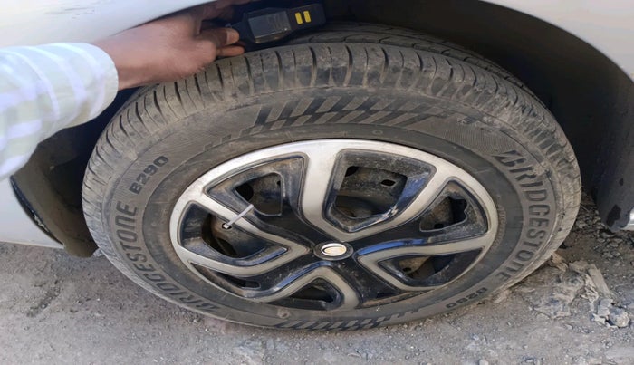 2011 Skoda Rapid ELEGANCE 1.6 TDI CR MT, Diesel, Manual, 1,53,538 km, tyre