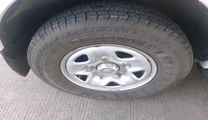 2014 Tata Safari Storme 2.2 EX 4X2, Diesel, Manual, 1,76,413 km, tyre