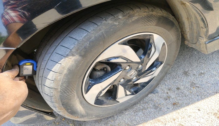 2014 Honda Mobilio 1.5L I-DTEC RS(O), Diesel, Manual, 1,99,277 km, tyre