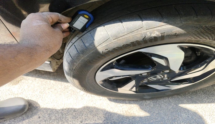 2014 Honda Mobilio 1.5L I-DTEC RS(O), Diesel, Manual, 1,99,277 km, tyre