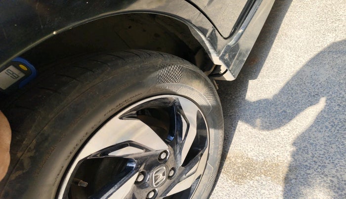 2014 Honda Mobilio 1.5L I-DTEC RS(O), Diesel, Manual, 1,99,277 km, tyre