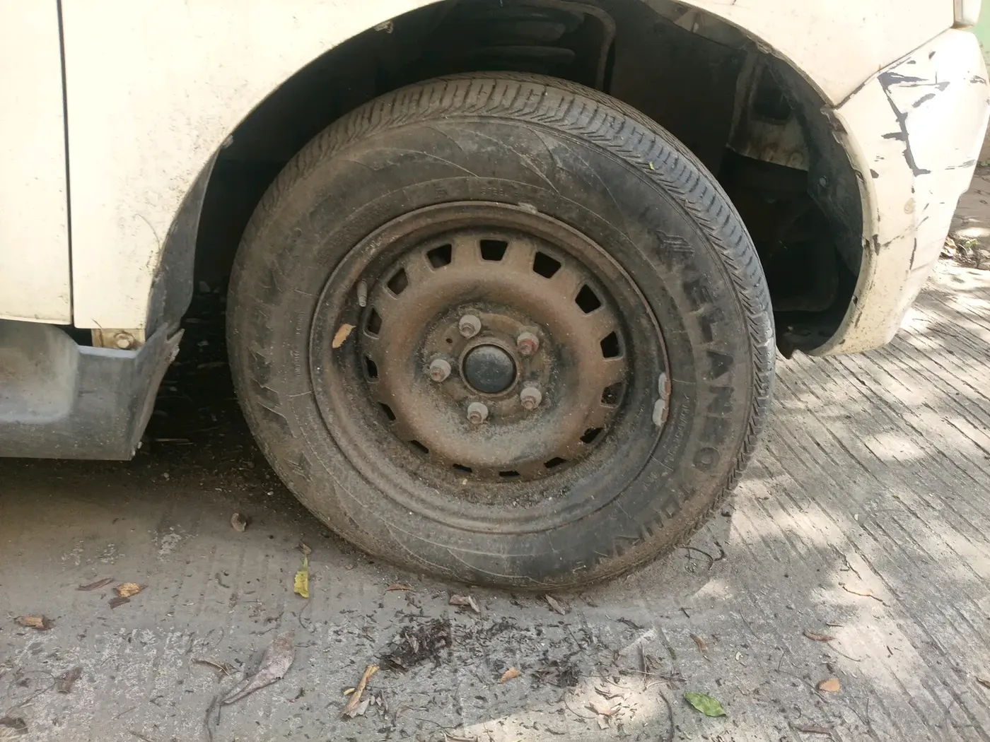 2011 Mahindra Xylo D4, Diesel, Manual, 1,19,981 km, tyre