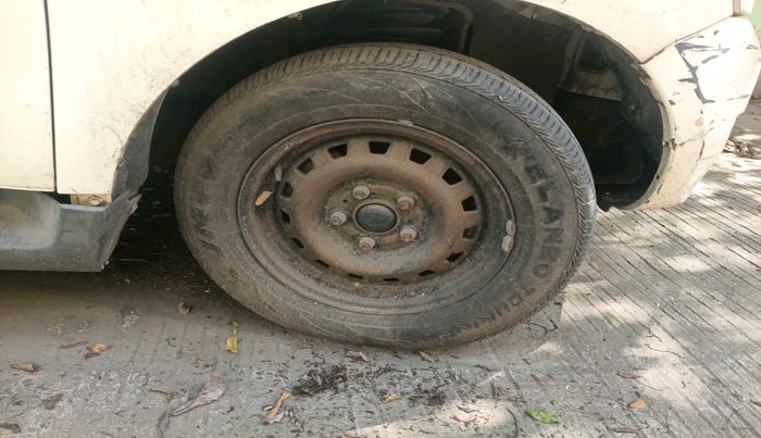 2011 Mahindra Xylo D4, Diesel, Manual, 1,19,981 km, tyre