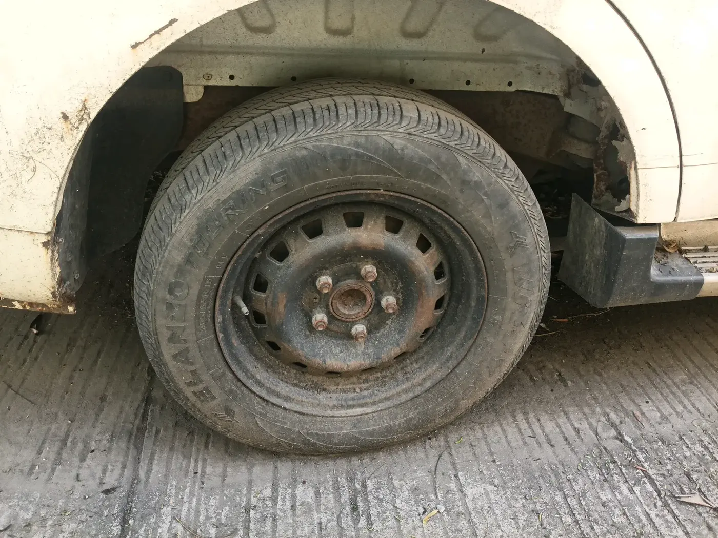 2011 Mahindra Xylo D4, Diesel, Manual, 1,19,981 km, tyre