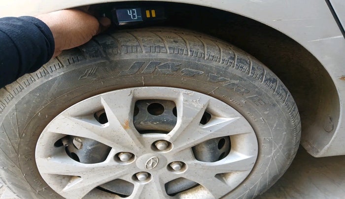 2015 Hyundai Grand i10 SPORTZ 1.2 KAPPA VTVT, Petrol, Manual, 66,177 km, tyre