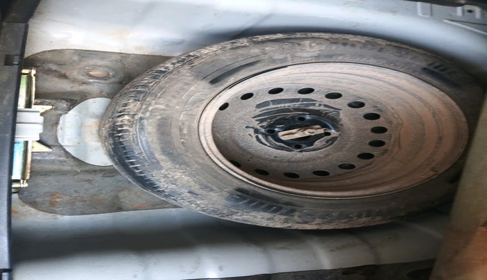 2015 Hyundai Verna 1.4 VTVT, Petrol, Manual, 53,961 km, tyre