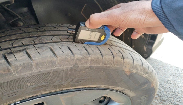 2024 Hyundai VENUE S(O) 1.2, Petrol, Manual, 8,454 km, tyre