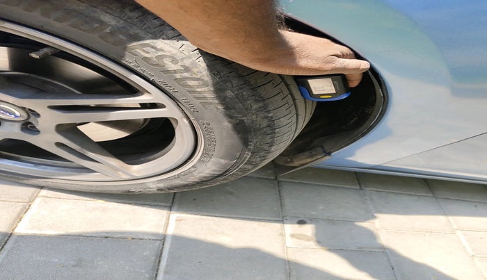 2016 Volvo S60 Momentum D4, Diesel, Automatic, 1,73,767 km, tyre