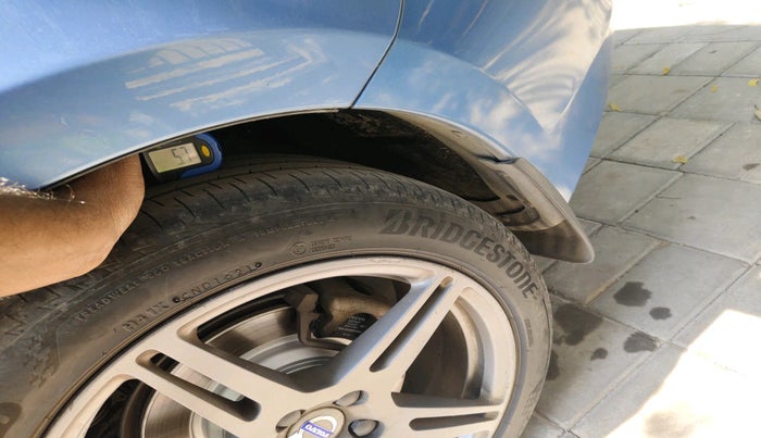 2016 Volvo S60 Momentum D4, Diesel, Automatic, 1,73,767 km, tyre