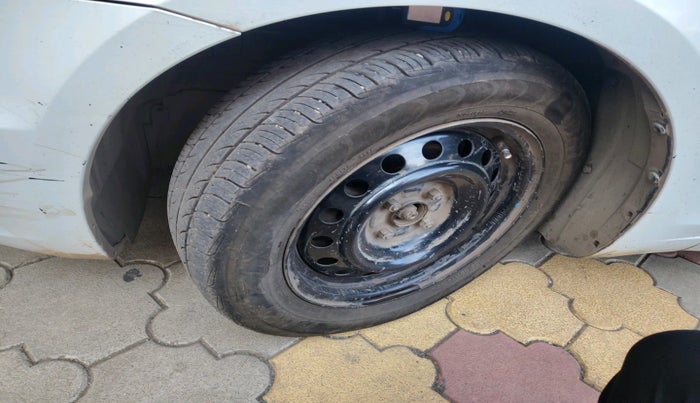 2015 Maruti Ciaz VDI +, Diesel, Manual, 2,44,366 km, tyre