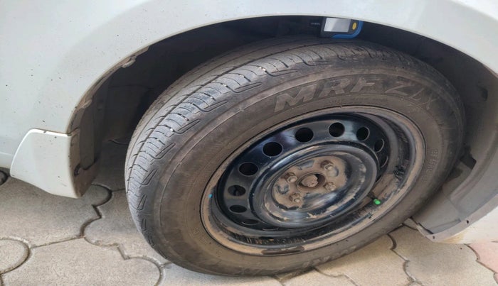 2015 Maruti Ciaz VDI +, Diesel, Manual, 2,44,366 km, tyre