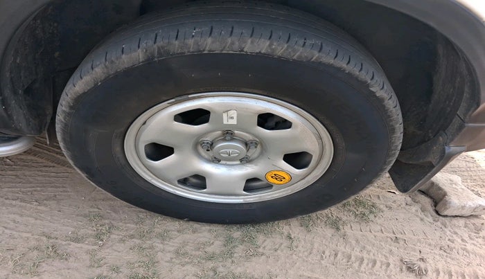 2022 Tata Safari XM, Diesel, Manual, 76,343 km, tyre