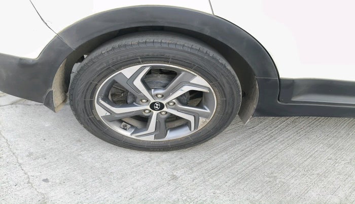 2018 Hyundai Creta SX AT 1.6 DIESEL, Diesel, Automatic, 1,01,296 km, tyre