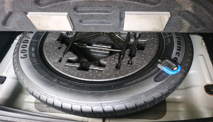 2018 Hyundai Creta SX AT 1.6 PETROL, Petrol, Automatic, 1,66,362 km, tyre