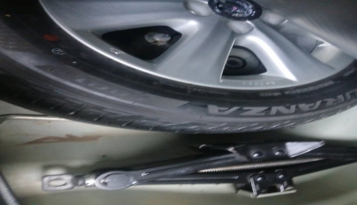 2015 Toyota Corolla Altis G PETROL, Petrol, Manual, 1,49,630 km, tyre