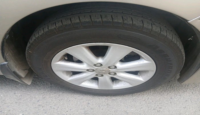 2015 Toyota Corolla Altis G PETROL, Petrol, Manual, 1,49,630 km, tyre