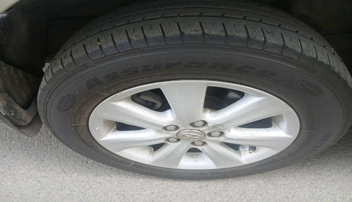 2015 Toyota Corolla Altis G PETROL, Petrol, Manual, 1,49,630 km, tyre