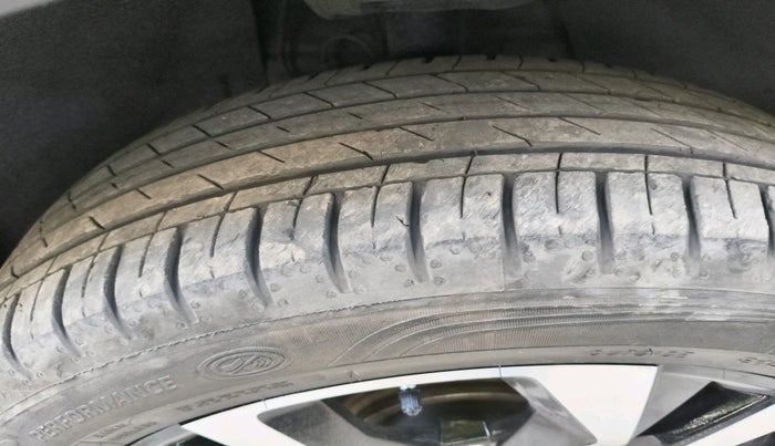 2025 MG Windsor EV Essence Pro, Electric, Automatic, 26,837 km, tyre