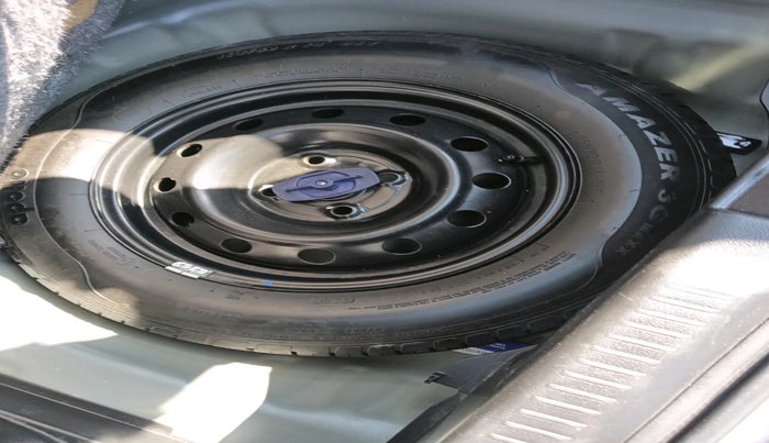 2020 Maruti Swift VXI, Petrol, Manual, 49,957 km, tyre