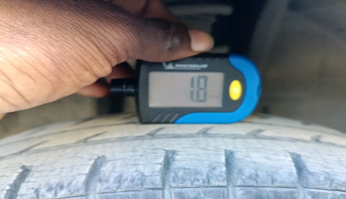 2015 Renault Kwid RXL, Petrol, Manual, 33,080 km, tyre