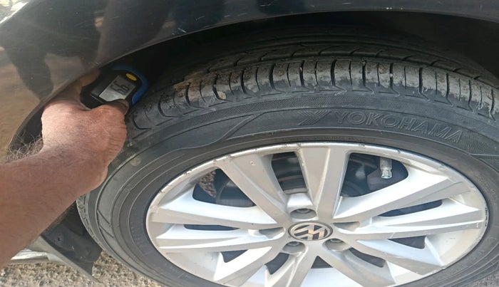 2014 Volkswagen Polo HIGHLINE1.2L, Petrol, Manual, 81,134 km, tyre