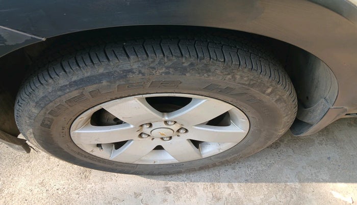 2012 Chevrolet Captiva LTZ AWD AT, Diesel, Automatic, 1,74,495 km, tyre