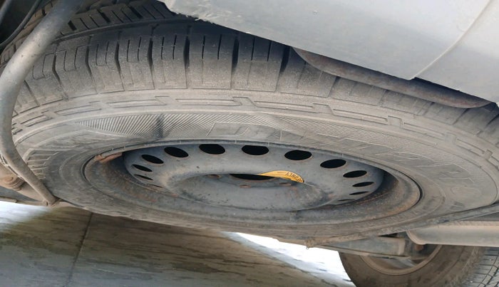 2012 Chevrolet Captiva LTZ AWD AT, Diesel, Automatic, 1,74,495 km, tyre