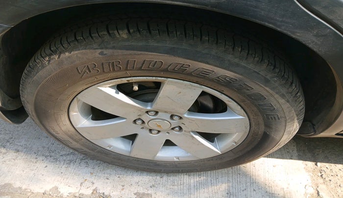 2012 Chevrolet Captiva LTZ AWD AT, Diesel, Automatic, 1,74,495 km, tyre