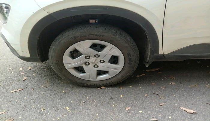 2021 Hyundai VENUE S+ 1.2, Petrol, Manual, 8,656 km, tyre