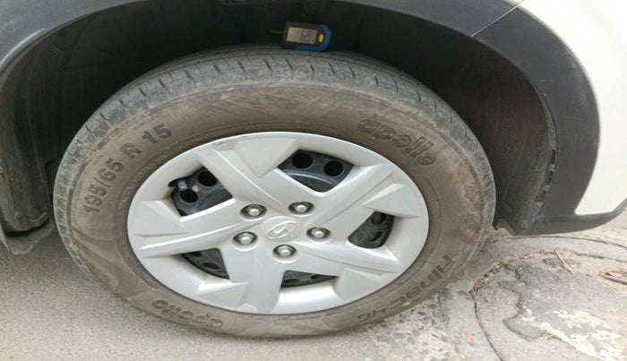 2021 Hyundai VENUE S+ 1.2, Petrol, Manual, 8,656 km, tyre