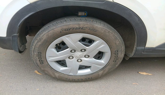 2021 Hyundai VENUE S+ 1.2, Petrol, Manual, 8,656 km, tyre