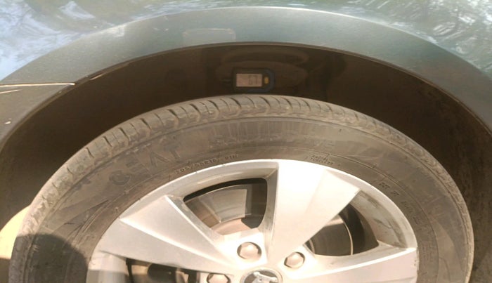 2019 Skoda Octavia STYLE 1.8 TSI AT, Petrol, Automatic, 1,39,851 km, tyre